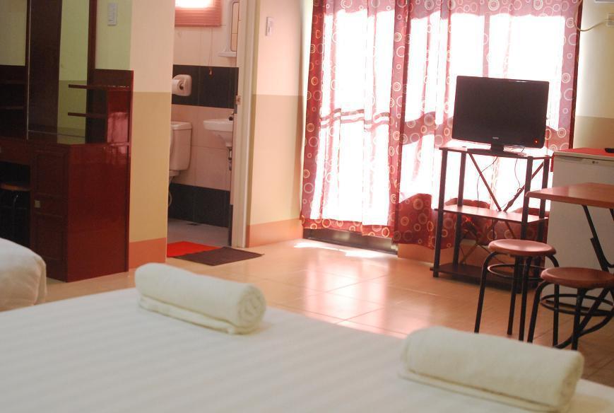 Imperial Ridge Pension House Тагбиларан Сити Екстериор снимка