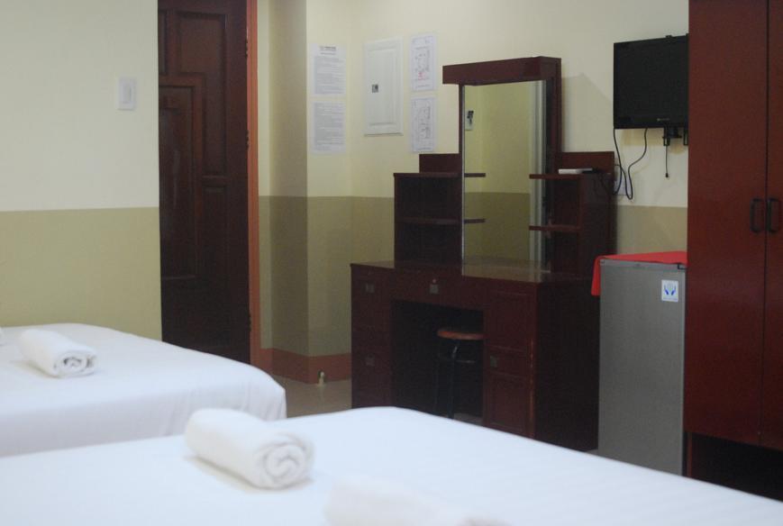 Imperial Ridge Pension House Тагбиларан Сити Екстериор снимка