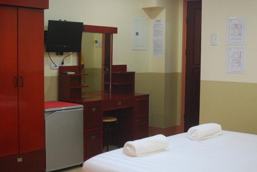 Imperial Ridge Pension House Тагбиларан Сити Екстериор снимка
