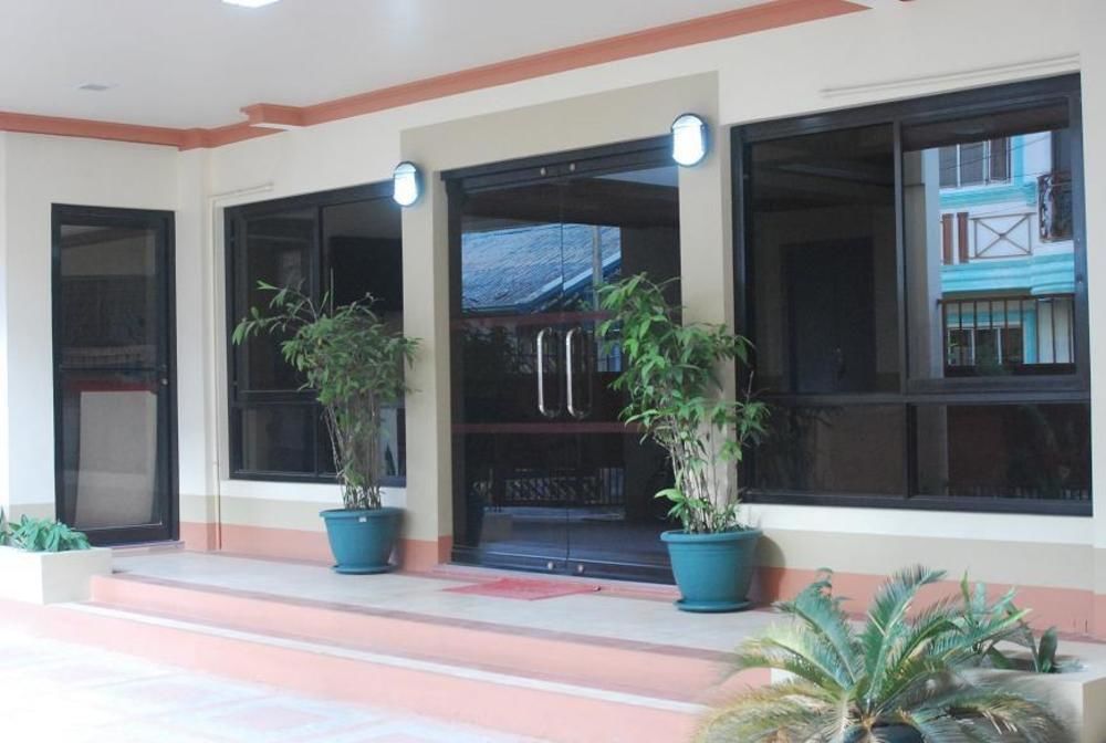 Imperial Ridge Pension House Тагбиларан Сити Екстериор снимка